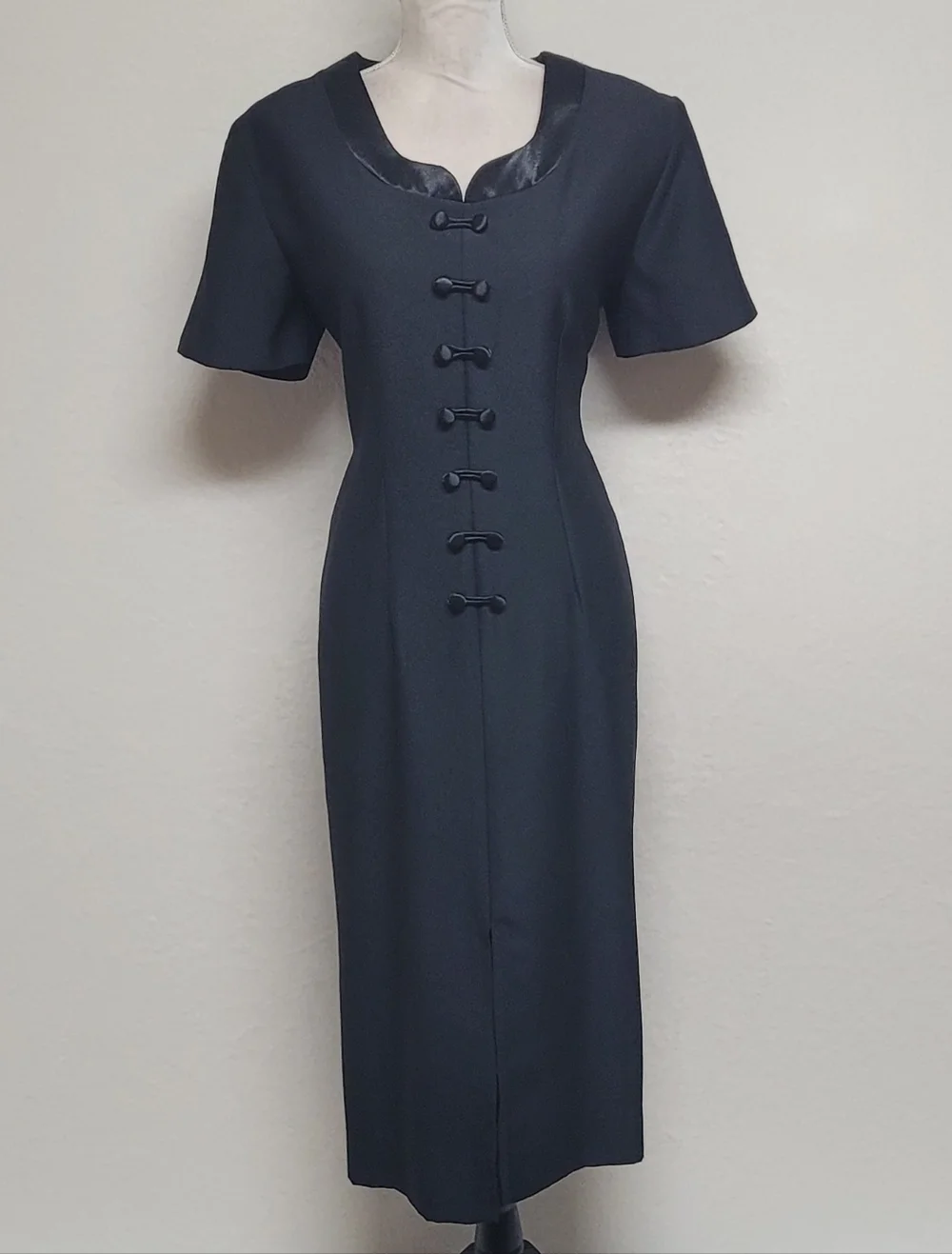 90s Vintage Miss Scarlett Black Satin Crepe Frog Clasp Closure Midi Wiggle Dress - Picture 2 of 11